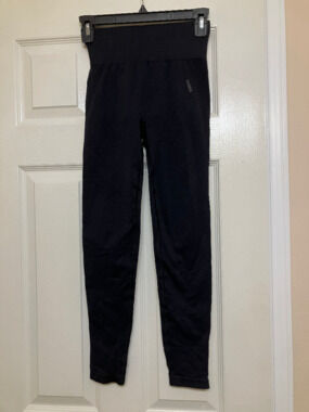 Gymshark Black Women's Leggings Logo  Solid Pattern Regular